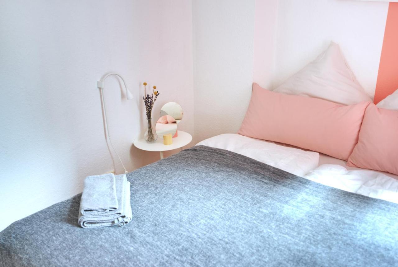 Vonbehling Boutique Apartment Mit 65Zoll Tv Und Designerstuecken Halle  Bagian luar foto